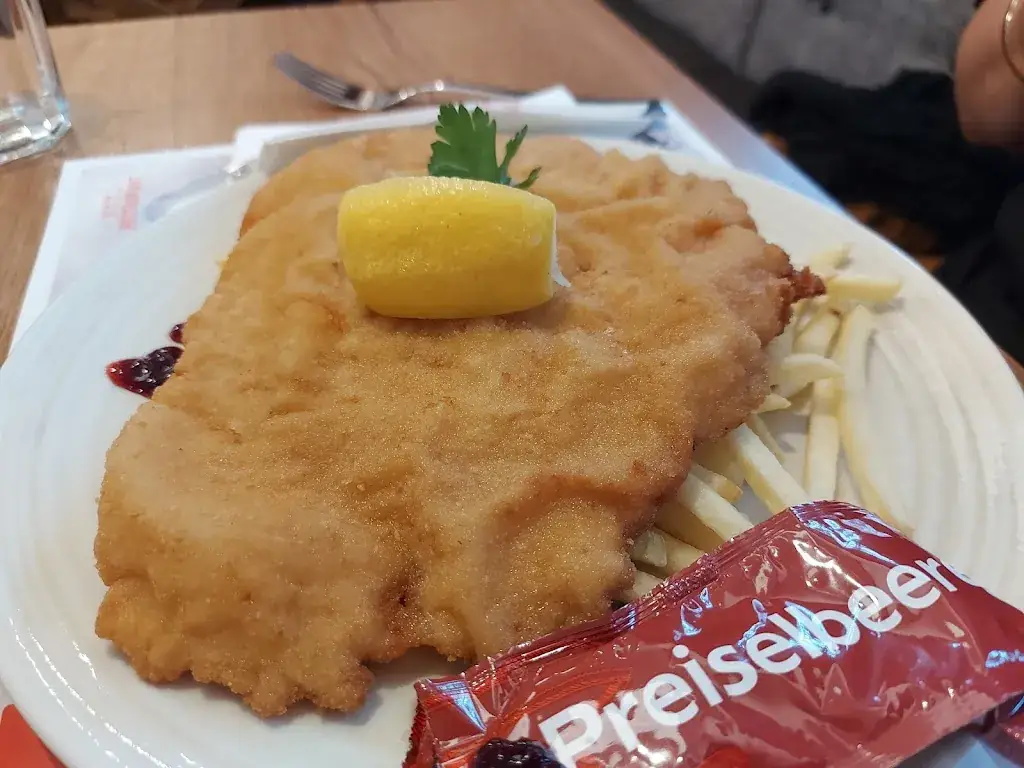 Gerlinde Kobald_XXXLutz Restaurant Leibnitz_Kaindorf an der Sulm_review