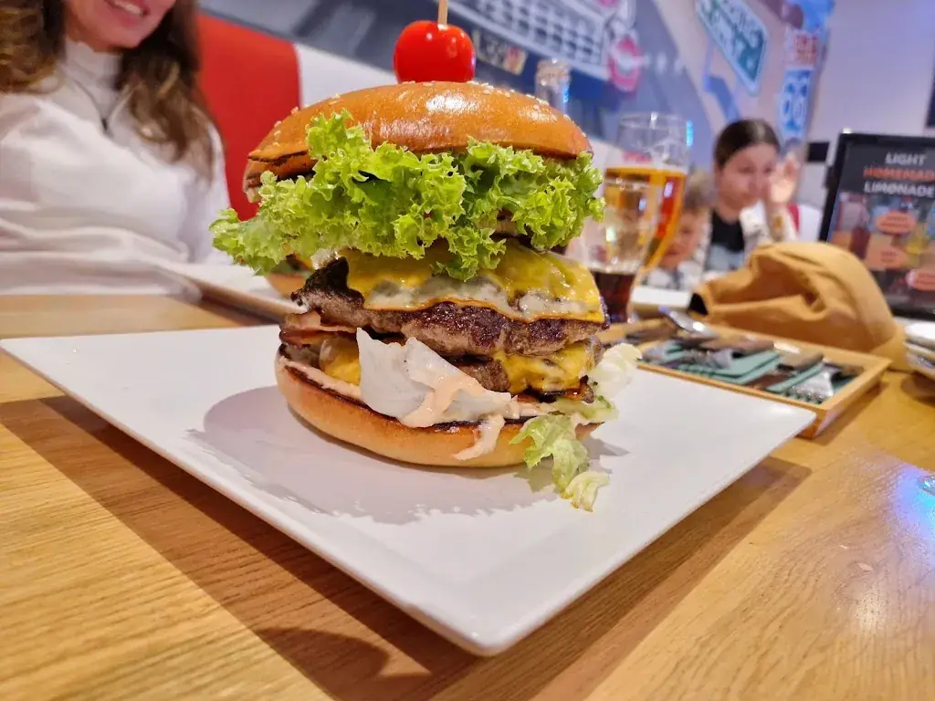 Piotr Liss_Restaurant & Diner Pizzburg_Kleinsöding_recensione