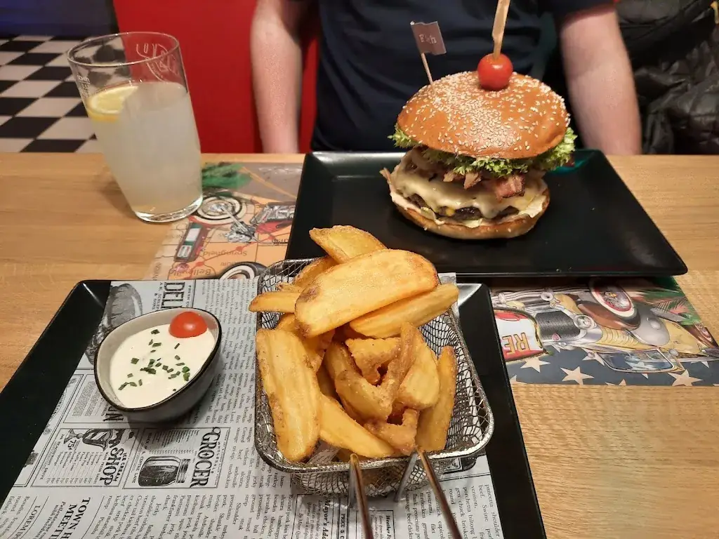 Restaurant & Diner Pizzburg_Kleinsöding_slider_image_2