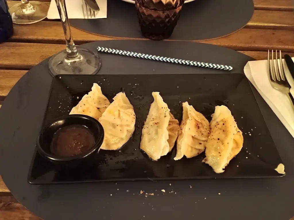 Chaitanya Vaidya_Dolores y Lola_Kloster_review