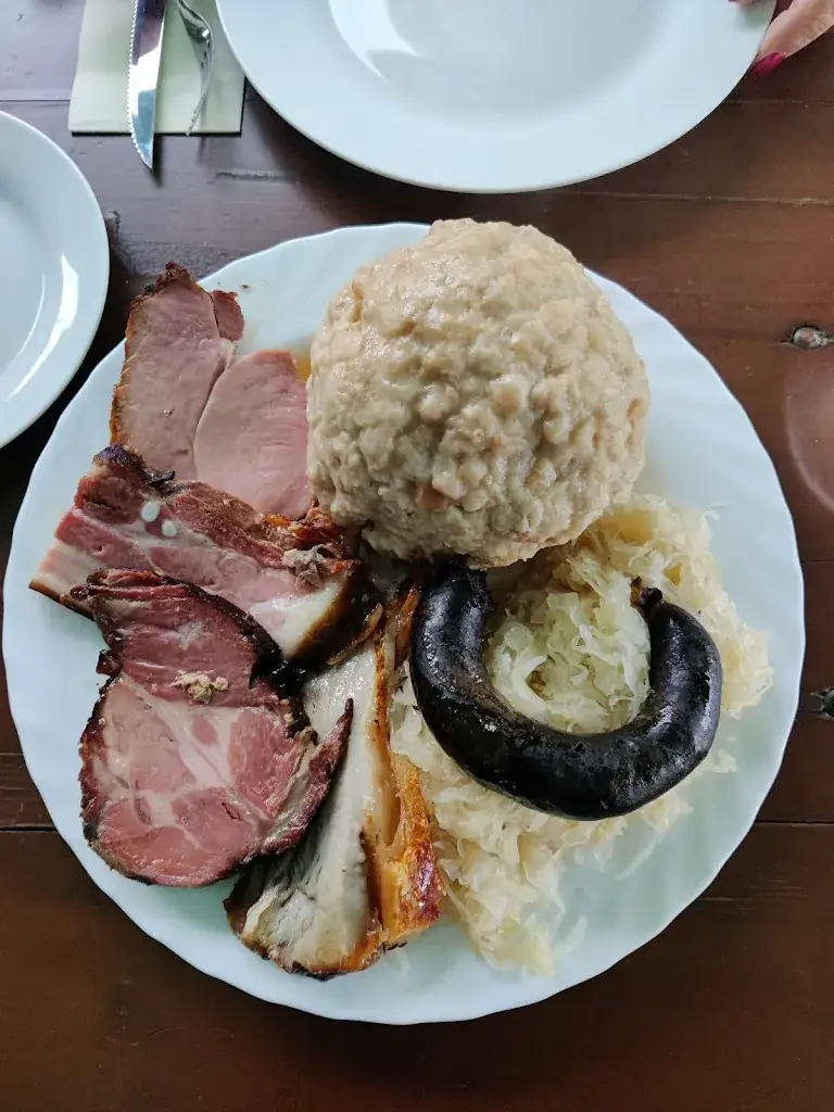 Gabriela Figeczka_Heuriger Kurz_Sieggraben_recensione