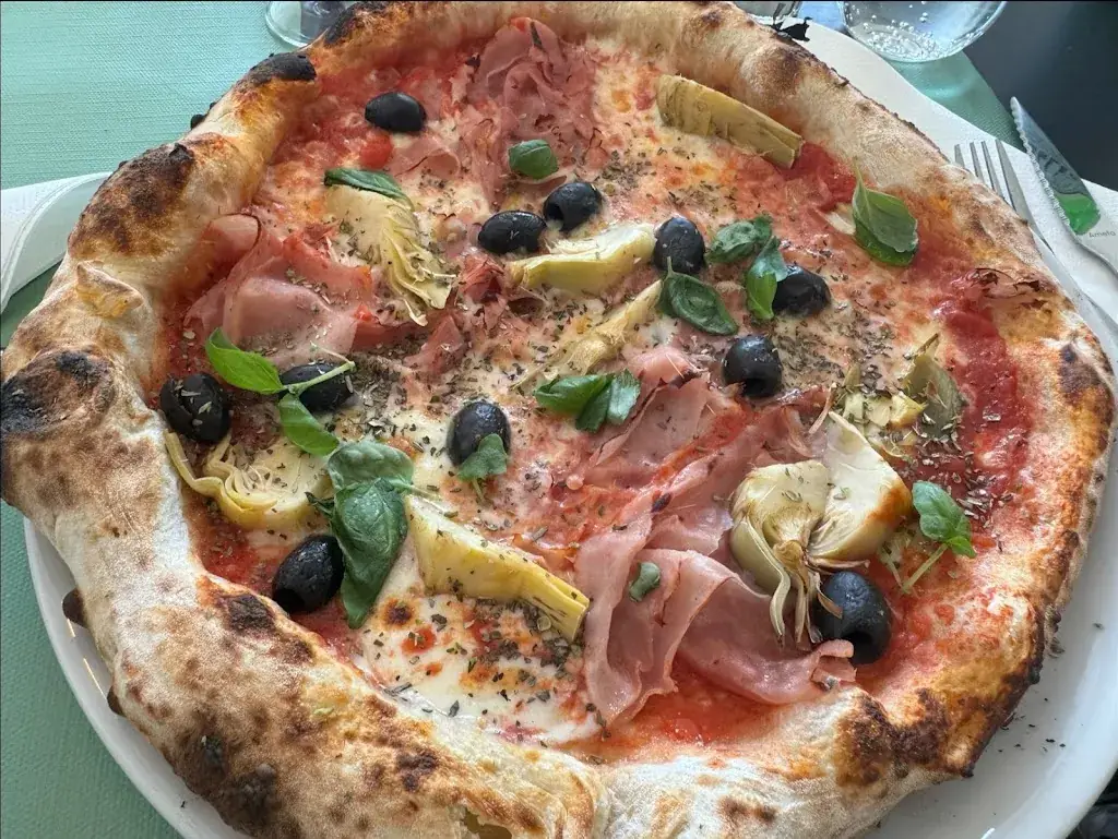 Jurga Rubinovaite_Napolitanizza_Kapellen_review