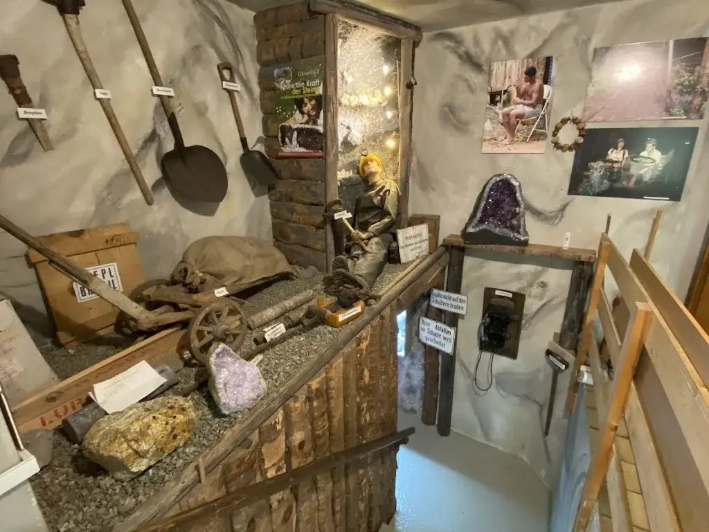 Michael Schick_Guniwirt Edelsteinhotel und Restaurant_Krakauschatten_review