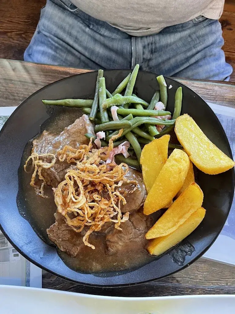 Rea Rubio-Stock_Ottl's Wirtshaus_Krakauschatten_avis