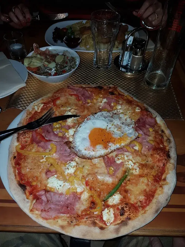 Menu_Restaurant Pizzeria Platzhirsch_Krakauschatten_image_5