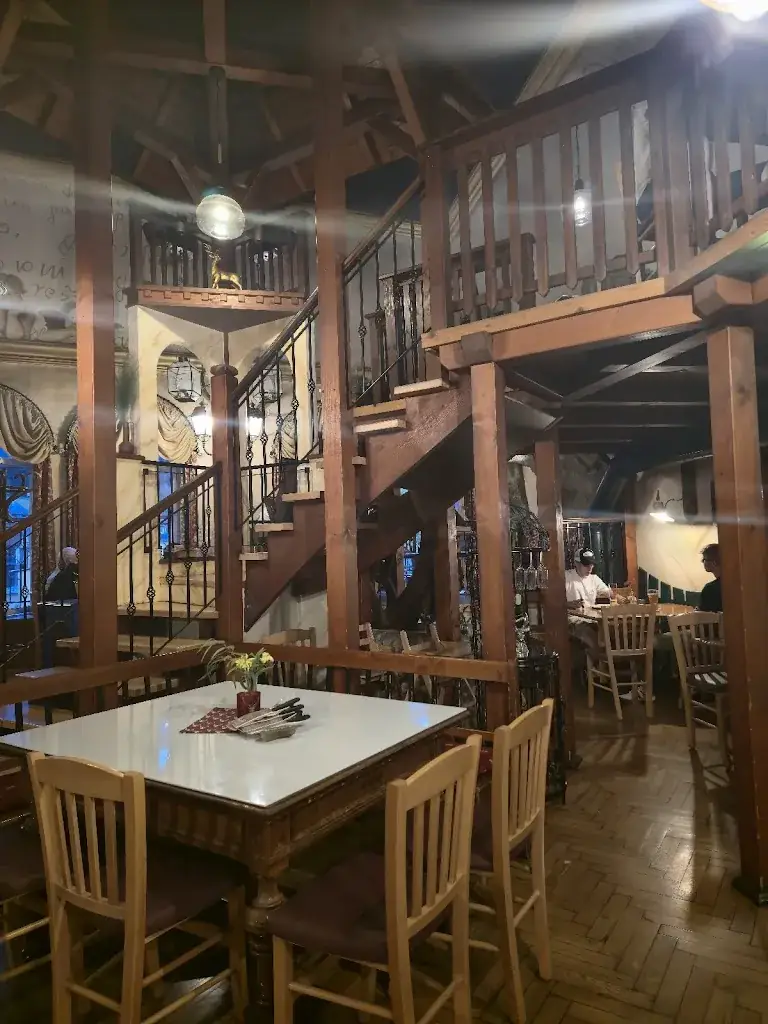 Restaurant Pizzeria Platzhirsch_Krakauschatten_slider_image_2