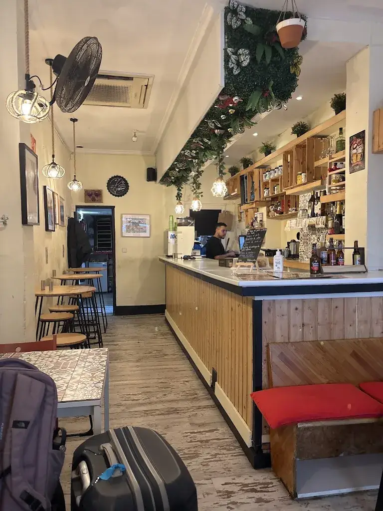 Dennis Hickey_Restaurante Le Croustillant_Lang_recensione