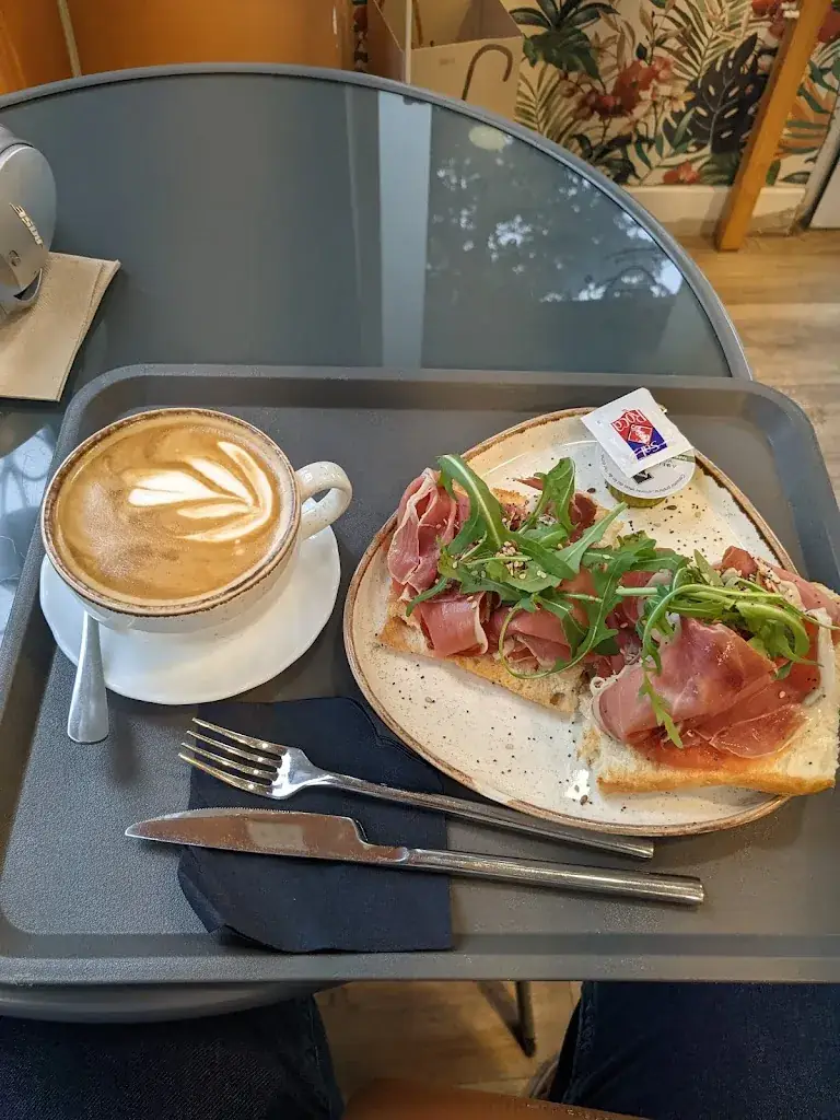 Tatiana Simakova_La La Land Café Madrid_Landl_review