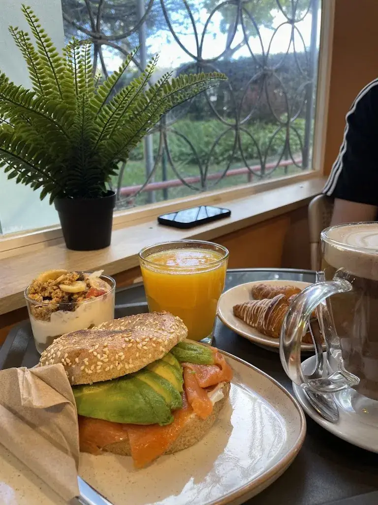 Yee Kei, Yuki Chung_La La Land Café Madrid_Landl_review