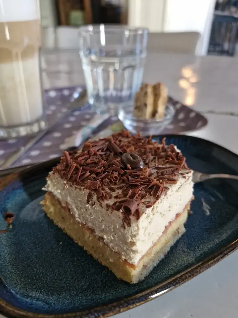 Jessica Boob_Cafe on the square_Kumberg_review