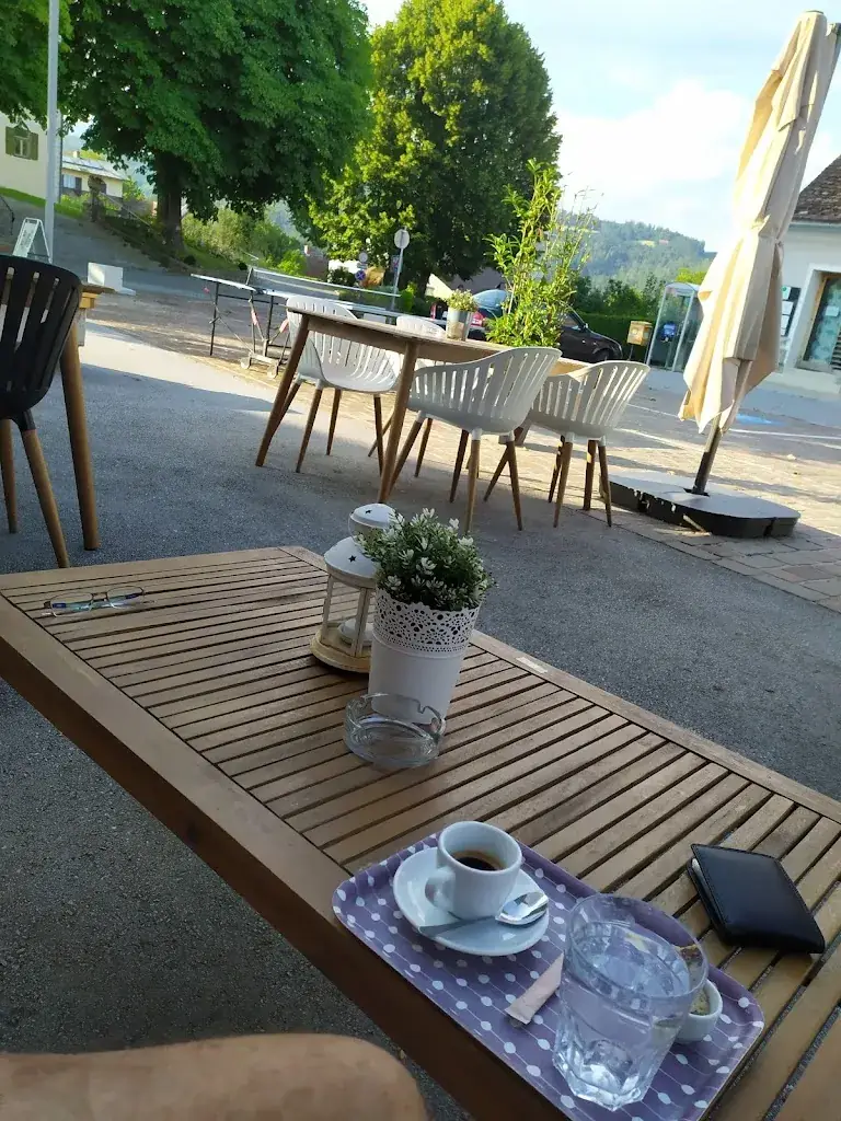 Cafe on the square restaurant à Kumberg