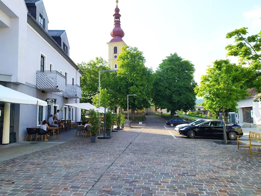 Cafe on the square_Kumberg_slider_image_3