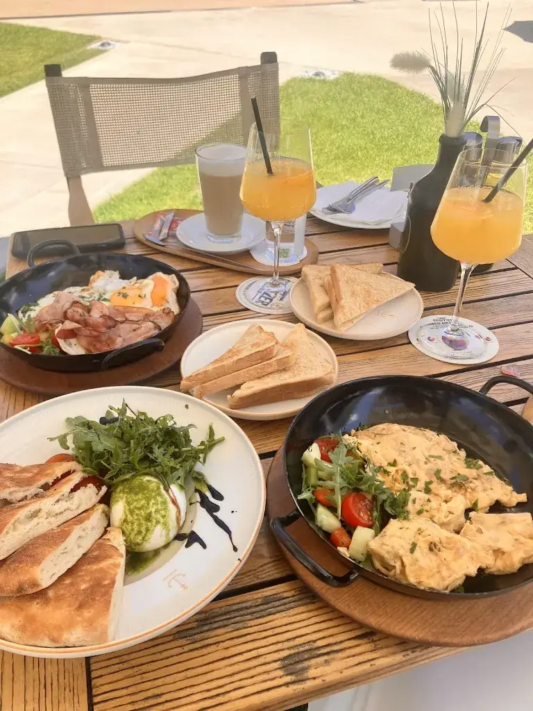 Katja Cernjak_ANKERPUNKT_Leitring_recensione