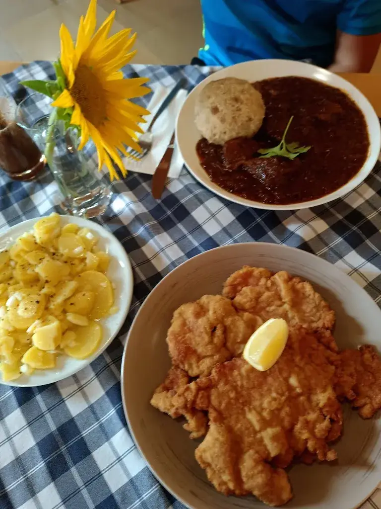 Jessica Bezzegh_Weingut Simetich_Siegendorf im Burgenland_review