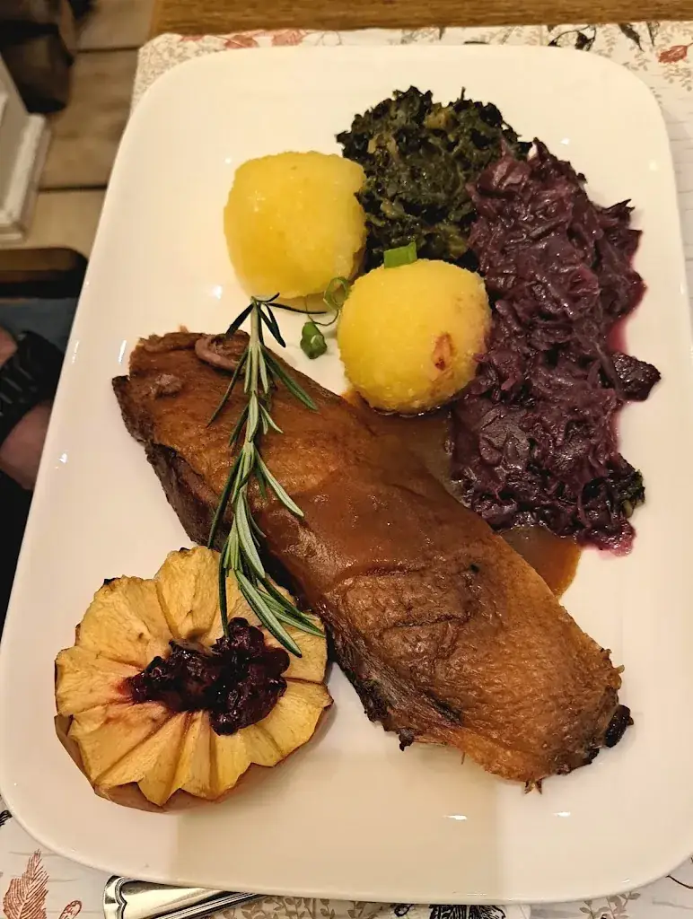 Sabine_Landgasthaus Hubertus_Liebenau_avis