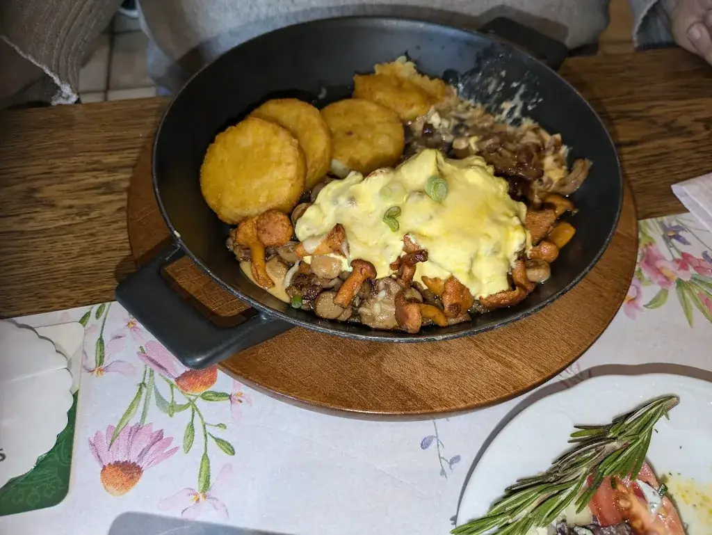 Alexandra Massie_Landgasthaus Hubertus_Liebenau_avis