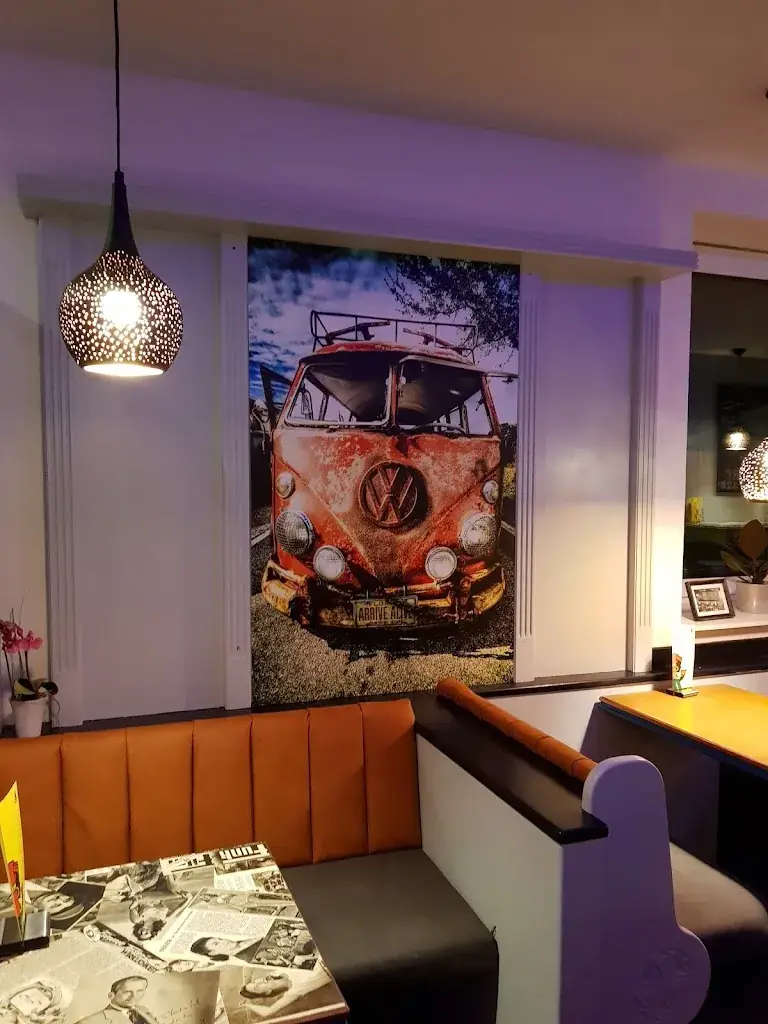 Istvan Hujber_der PLATZ Café & Eis & Pub_Schattendorf_avis