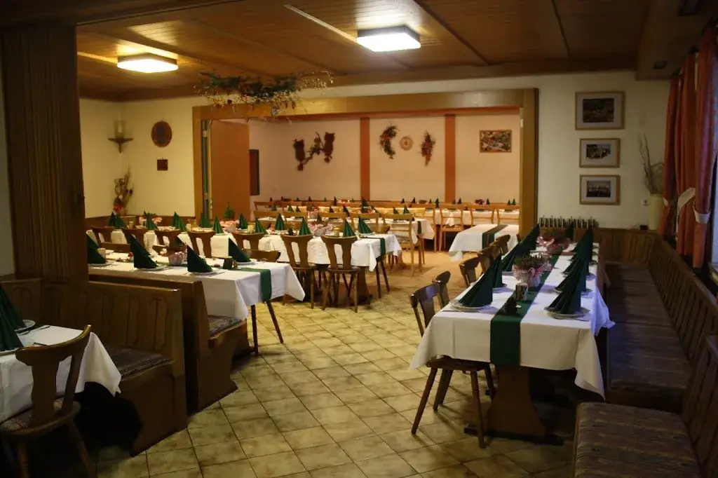 Gasthaus Zur Linde ristorante a Merkendorf