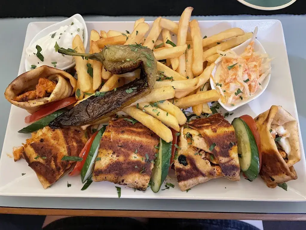 Klára Zelinková_Habibi's Grillstube_Liezen_avis