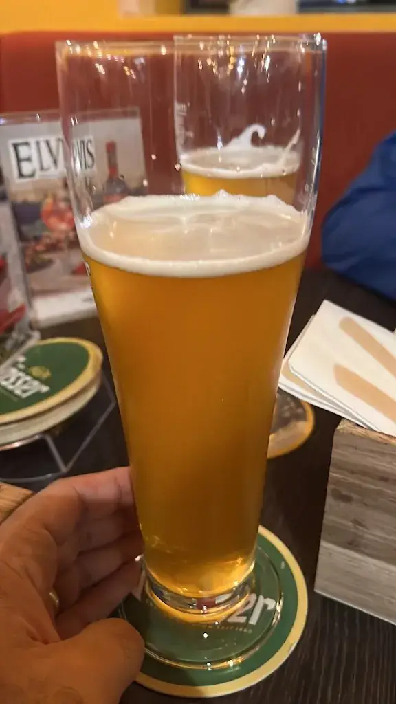 Tansu Ozcelebi_Elvis Pizzeria Cocktailbar_Liezen_recensione