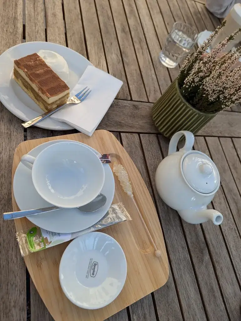 Attila Bekesi_das Kranich_Stadtschlaining_avis