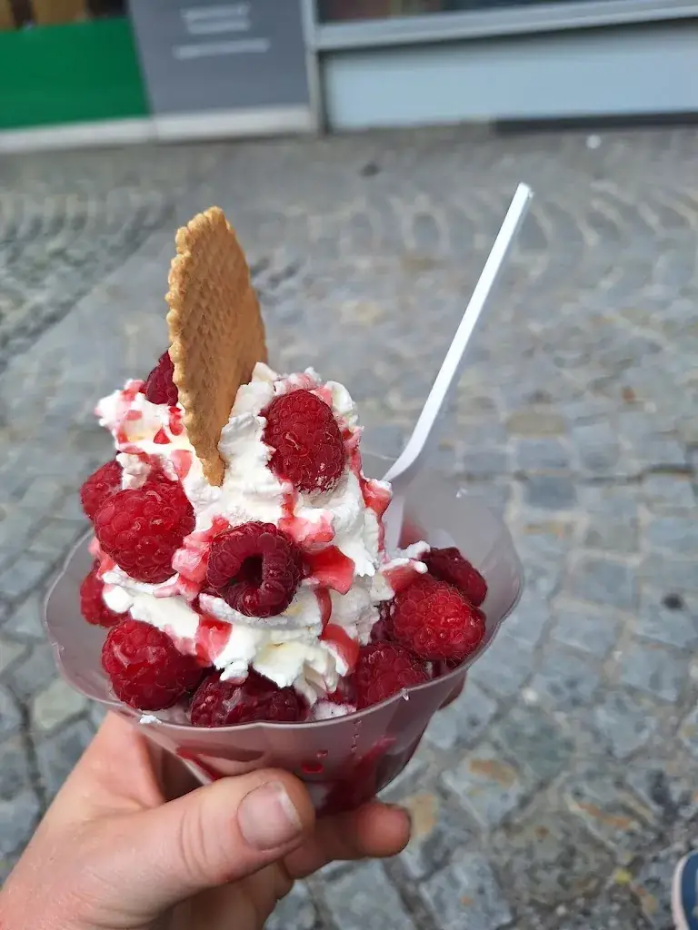 Teuta Gmbh-Il Gelato Eisdiele_Liezen_slider_image_3