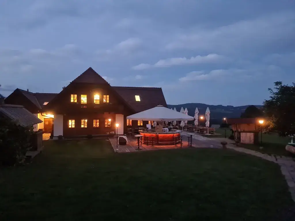 Bernie Edelbacher_BratlAlm Wenigzell_Niederschöckl_avis