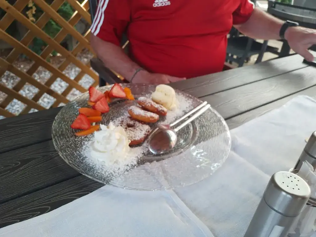 Wilfried Hintergräber_Càfe - Bar - Restaurant Fritz Zwickl_Tadten_review