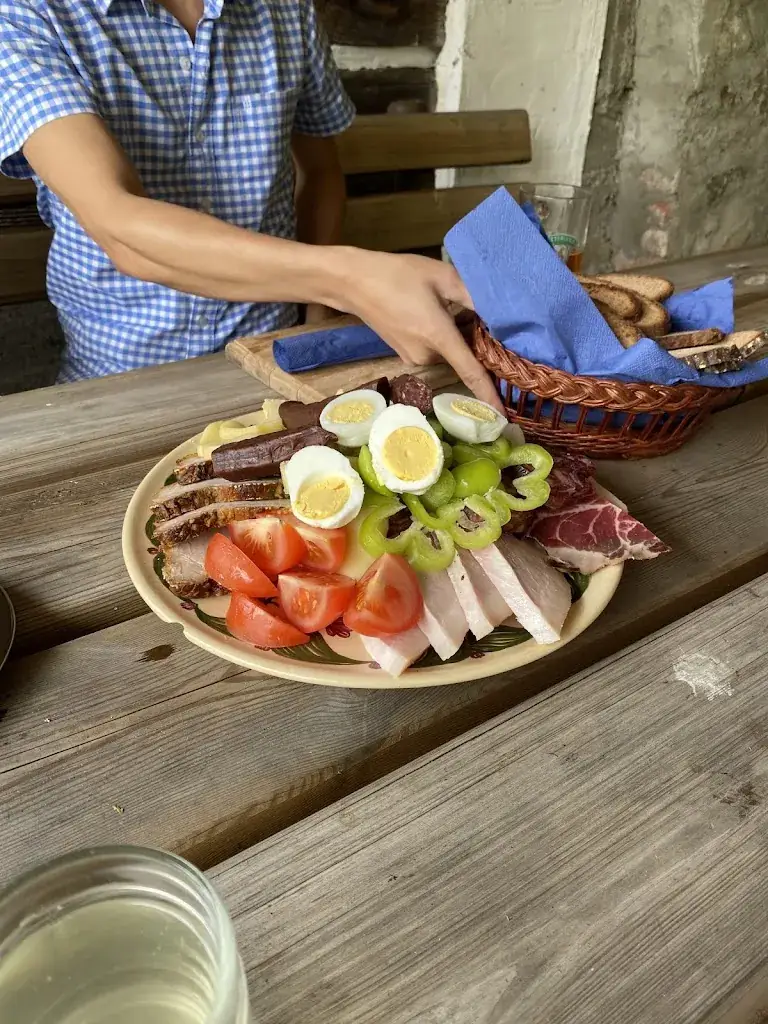 Sasa K_Russkeusche_Neumarkt in Steiermark_review