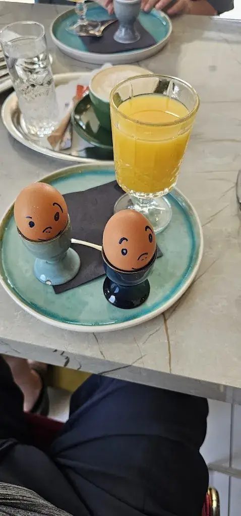 Behzad Haghighi_Leyla | Cafe • Bar • Lounge • Dinner_Obervogau_review