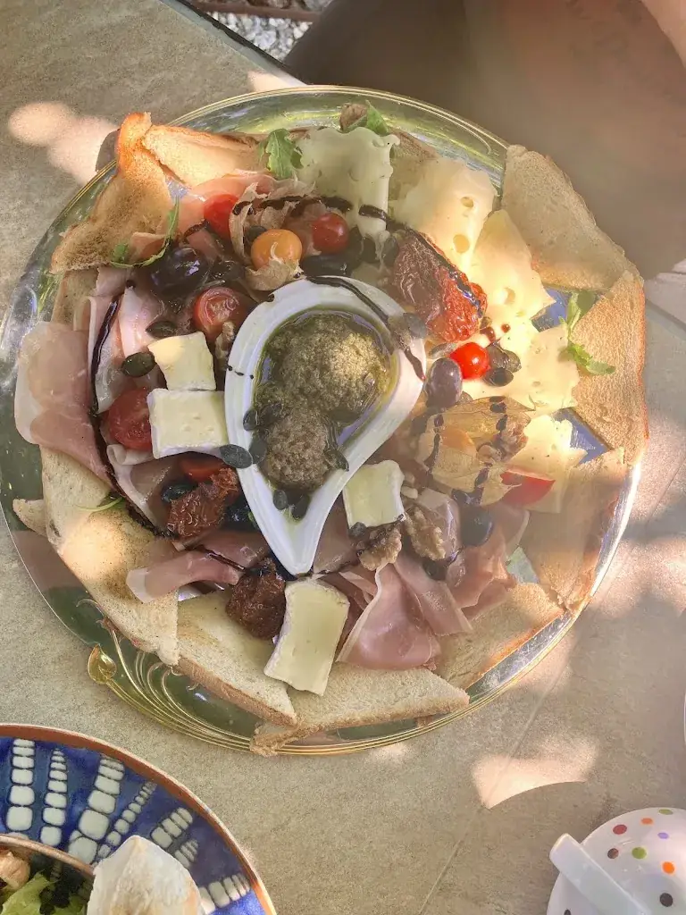 Katja Cernjak_Leyla | Cafe • Bar • Lounge • Dinner_Obervogau_review