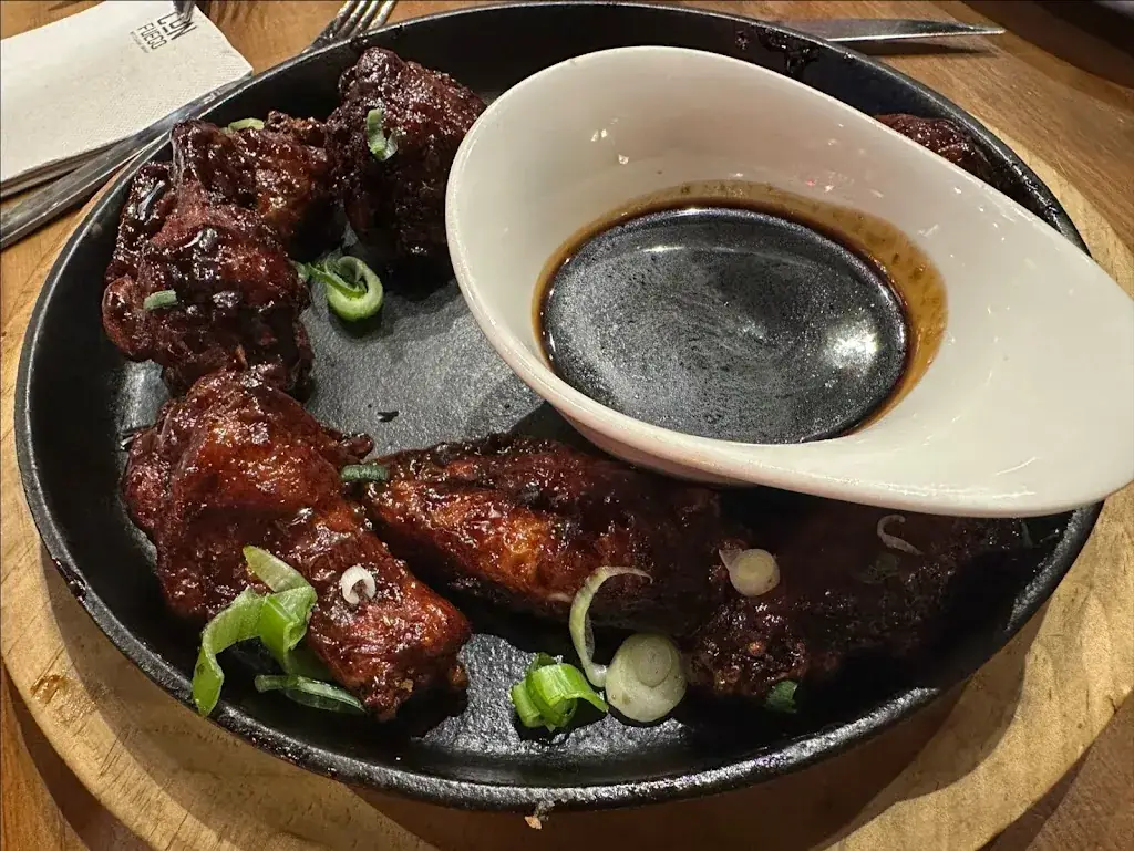 Lynn Grayson_SteakBurger Bar_Strem_avis