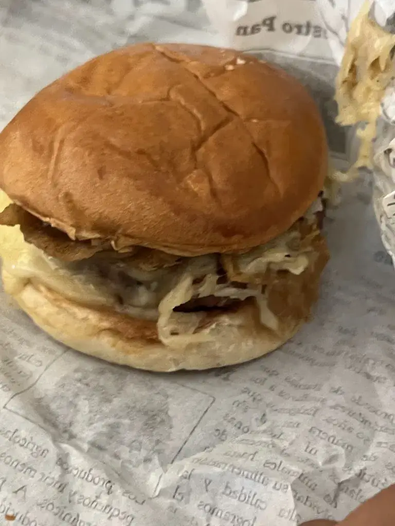 ludy casey_SteakBurger Bar_Strem_avis