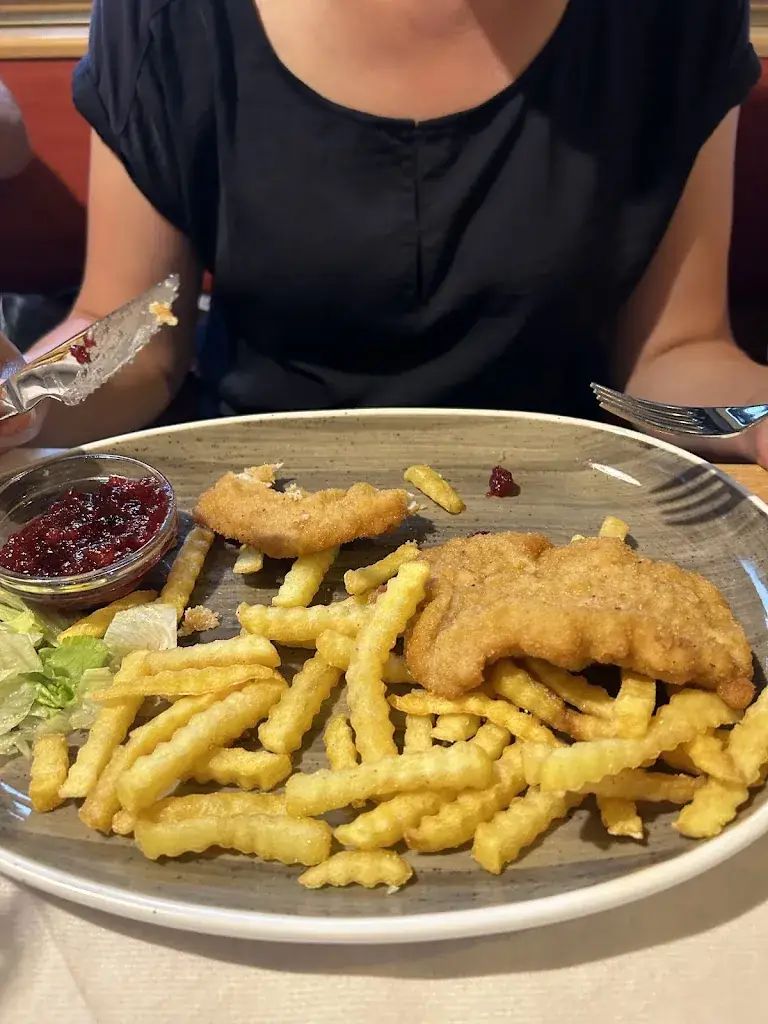 Julia Vötsch_La piscina_Oberwölz Stadt_review