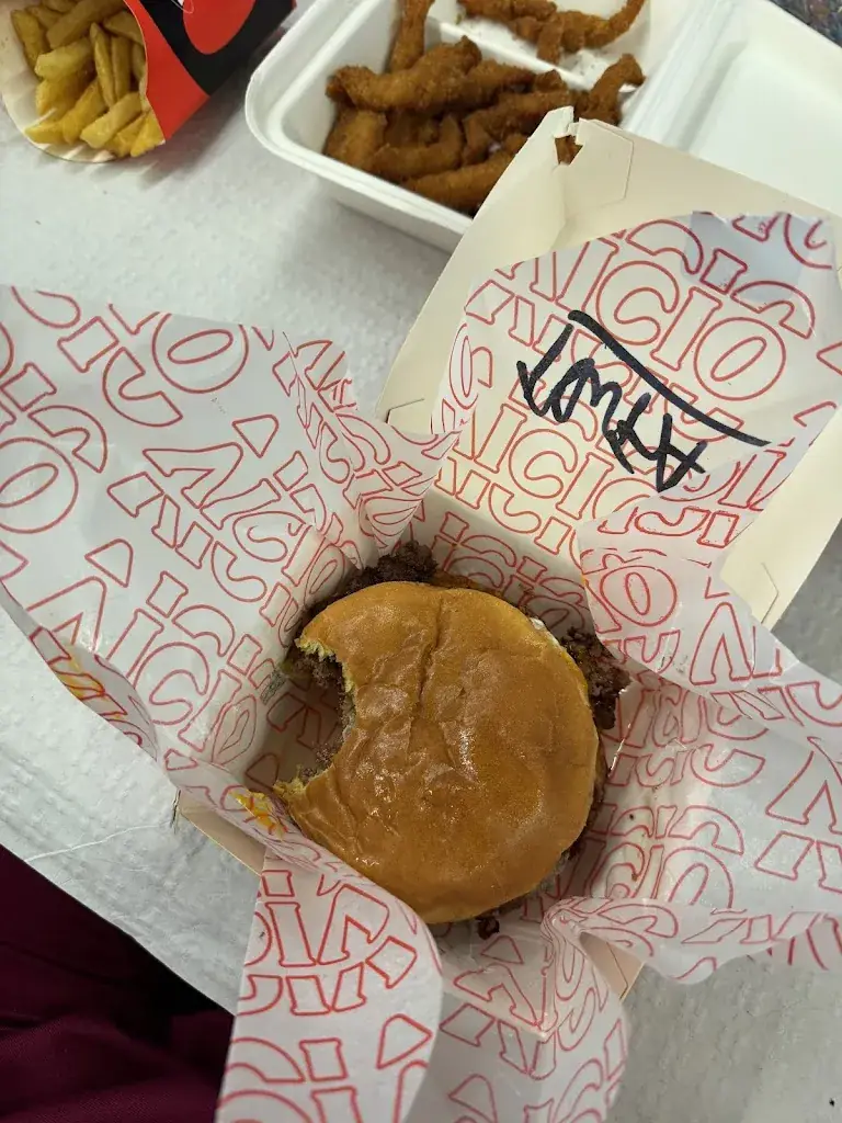 Isabel Quirosa_VICIO Vallecas | Takeaway & Delivery_Pack_avis