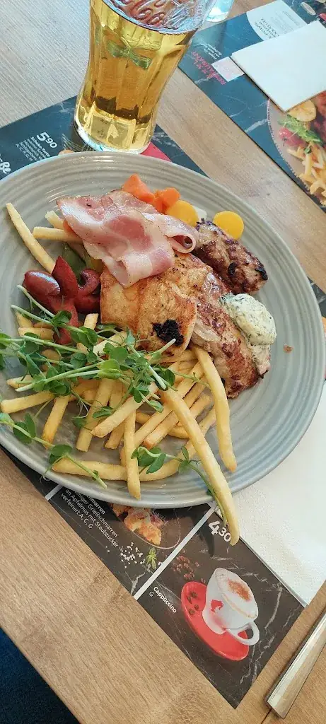 Gerhard Haubenwaller_XXXLutz Restaurant Kapfenberg_Parschlug_review