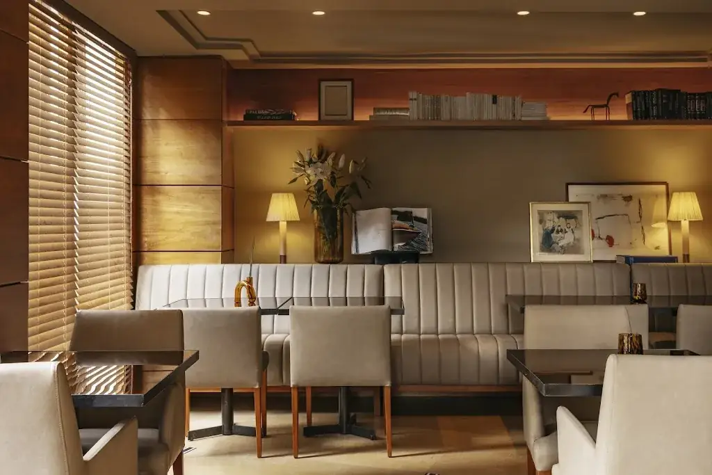 East 47 Restaurant-Bar_Strem_slider_image_1