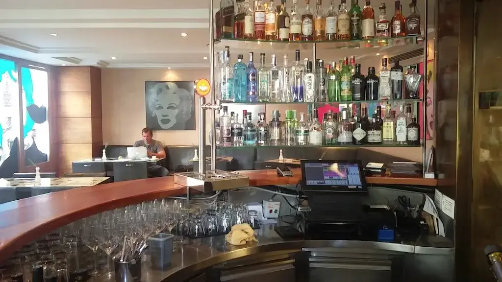 East 47 Restaurant-Bar_Strem_slider_image_2