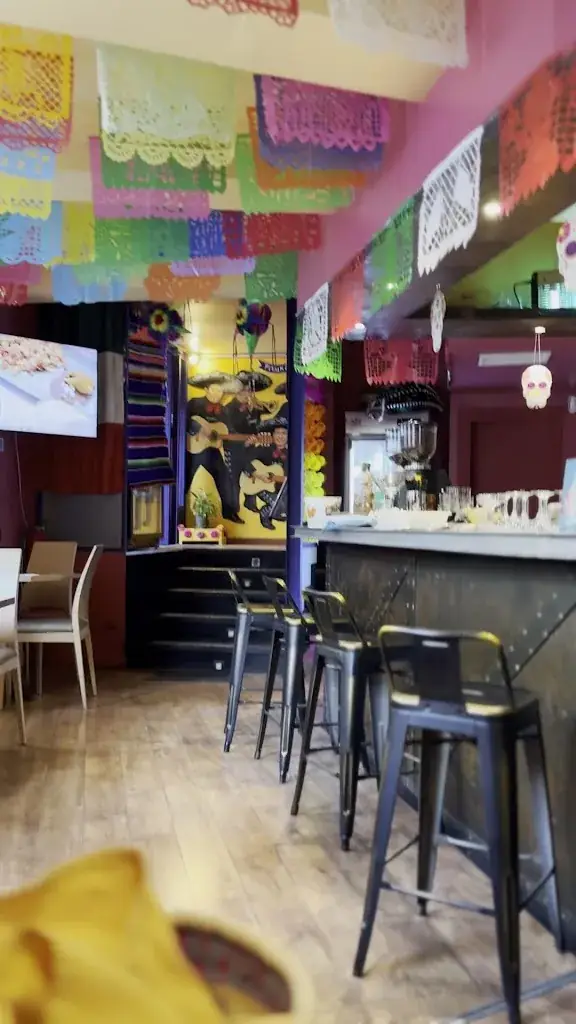 Estefania Nechanian_Pituka & Petaka_Pirka_avis