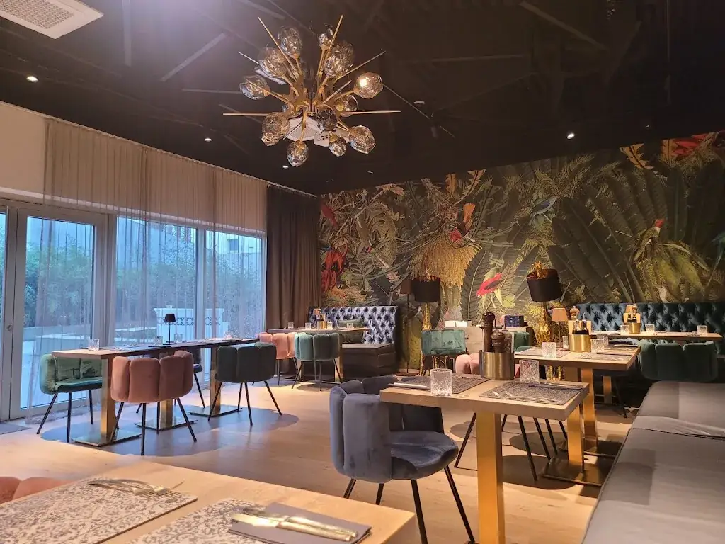 Karina Adriana_Da Giulio Linz_Pichling bei Köflach_avis