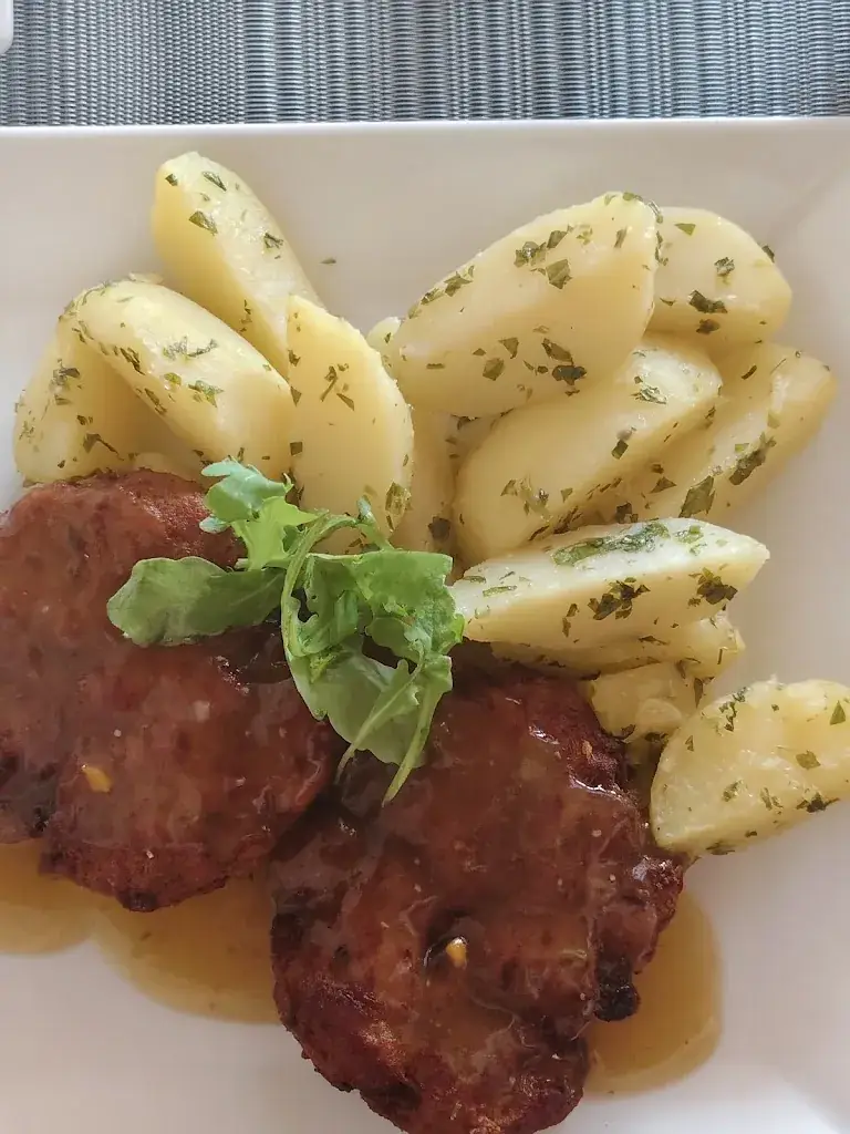 Melanie Kroboth_Renata´s Dorfstube_Tobaj_review