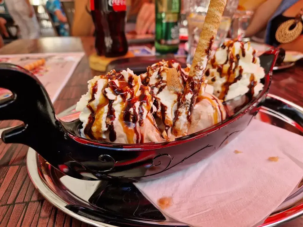 Thomas Dorfinger_Almcafe_Passail_review