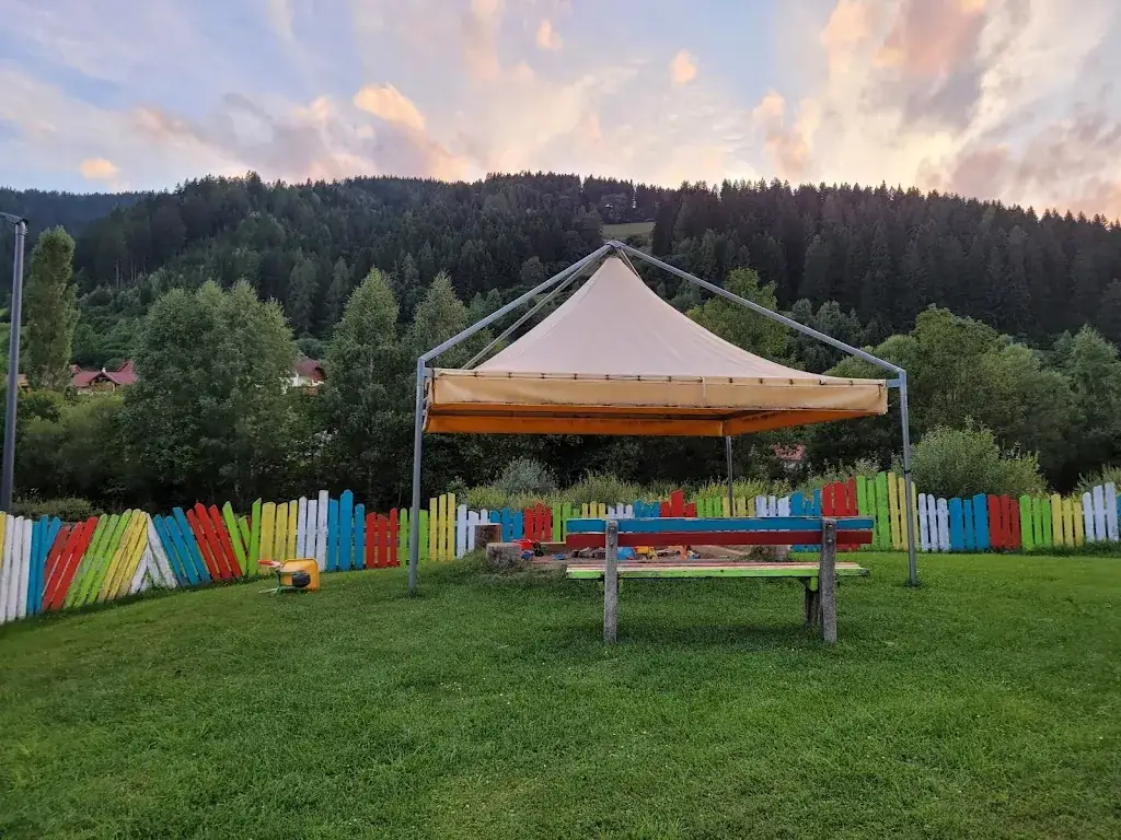 Sabine Witzmann_Buffet am Teich_Pusterwald_recensione