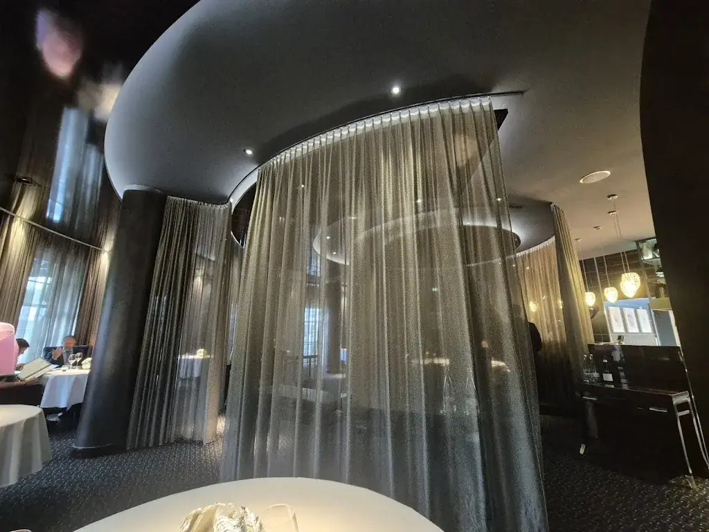 Ammolite - The Lighthouse Restaurant_Rust_slider_image_3