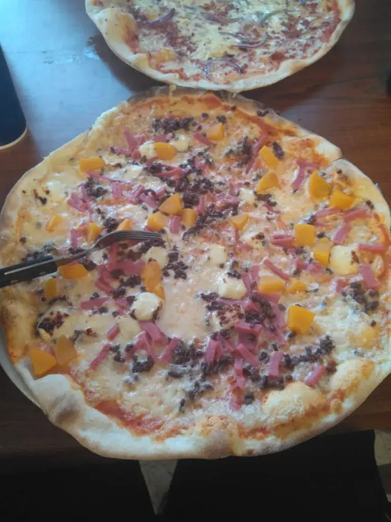 Clara Gil_Restaurant-Pizzeria Akkavaara_Salla_avis