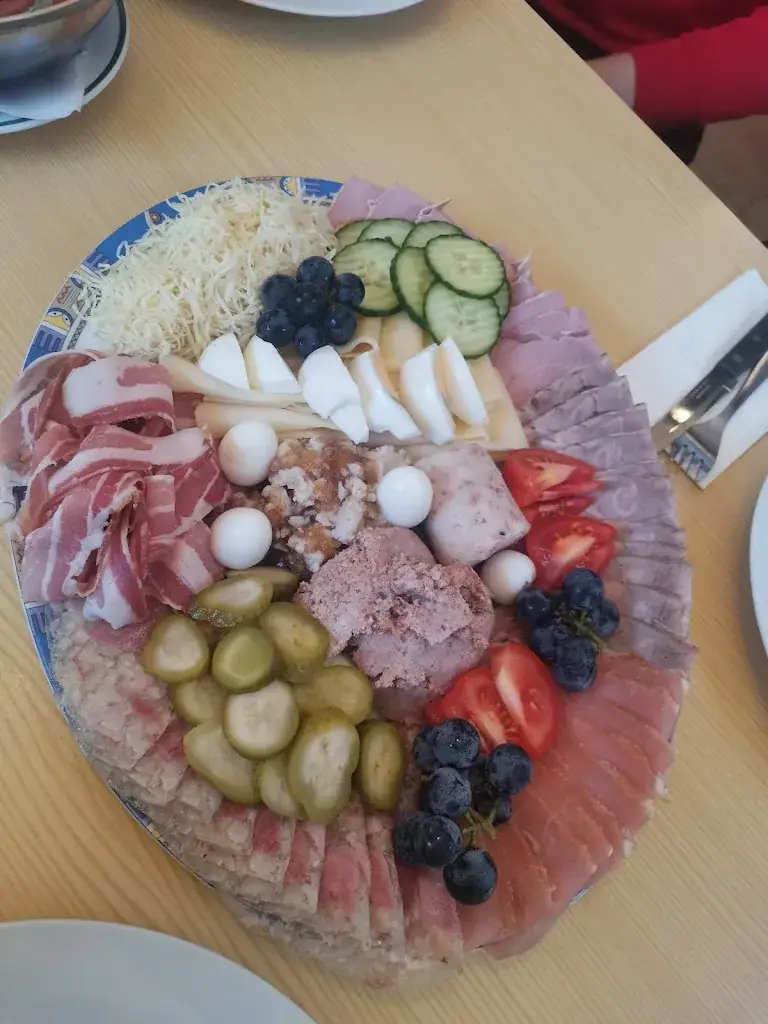 Hochleitner's Heuriger restaurant in Sankt Anna am Aigen