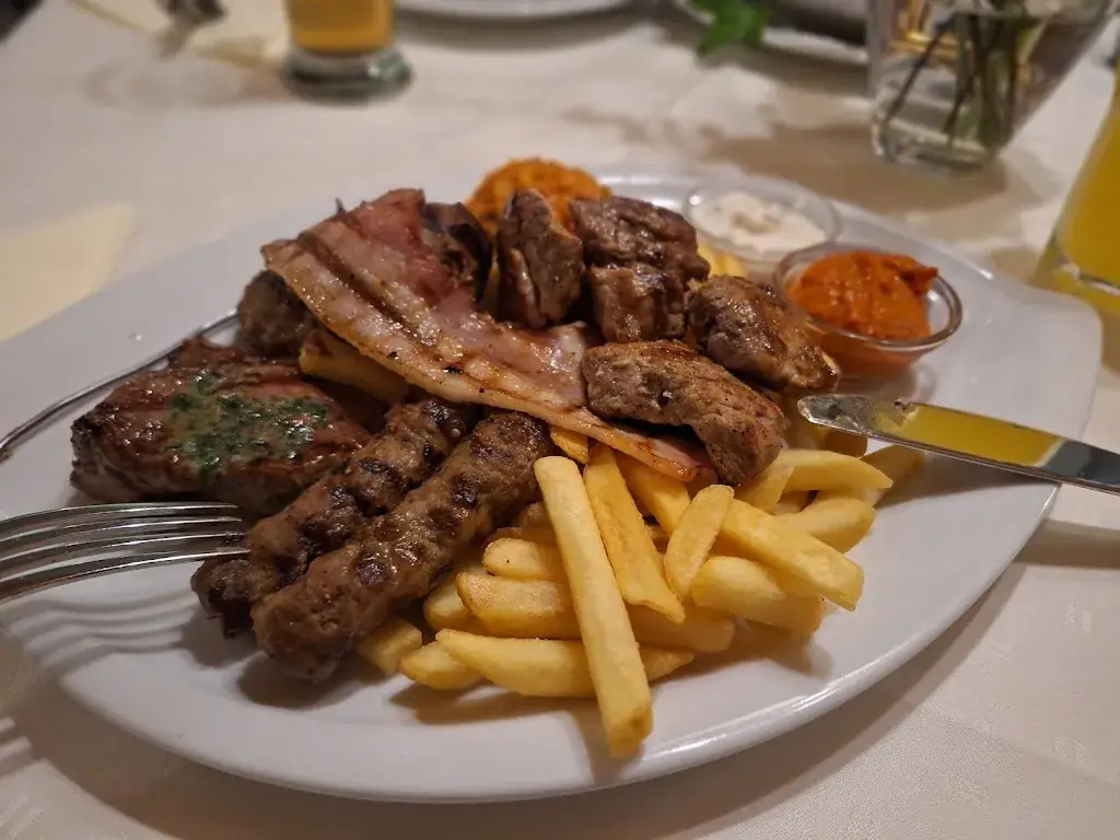 Restaurant Blery & Paolo Am Waldstadion_Sankt Ilgen_slider_image_3