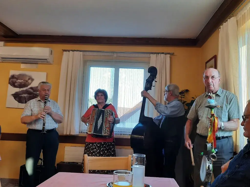 Vera Rigele_Gasthaus Maierhofer_Sankt Johann in der Haide_avis