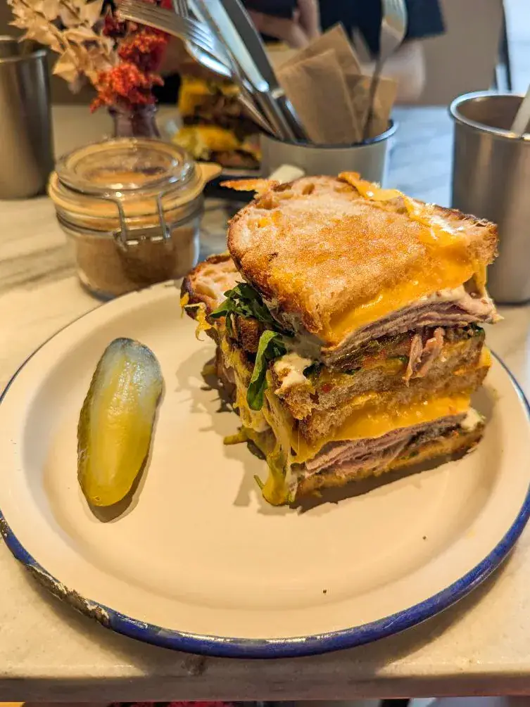 Vlad G_Caravan Cafe_Sankt Martin_review