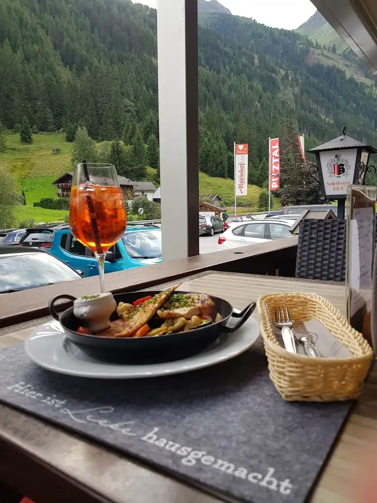 Restaurant-Cafe Alpenhof_Sankt Leonhard_slider_image_3